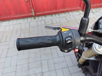 Suzuki gsr 750 - 7