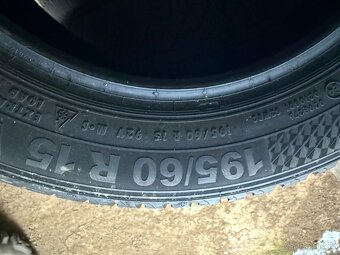 prodám zimní 195/60/15 Semperit a Michelin - 7