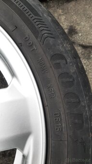 Pěkná alu kola R15 originál škoda 5x100 - 7