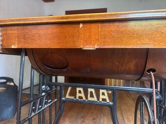 Šicí stroj Lada - 7