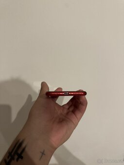 Apple iPhone SE 20 64GB červený - 7