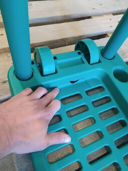 Plastový skladací regál na nářadí - 7