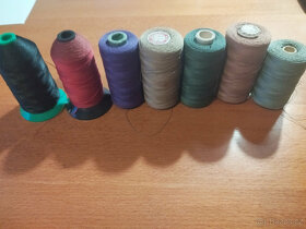 Nitě do šicího stroje, výšivka na kanavě, barvící páska do p - 7