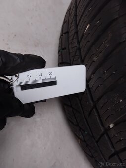 Prodám kompletní zimní kola Škoda plech disk 195/65R15 91T - 7