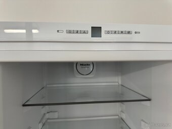 Lednice s mrazákem Miele (246) - 7
