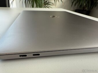 MacBook Pro 2019 16" - 2.4 GHz, 8TB SSD, 64GB Ram, 8GB VRAM - 7