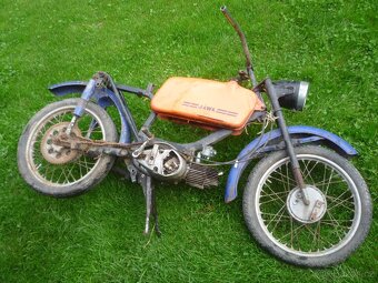 Prodám Jawa 23 Mustang. Nálezový stav ze stodoly. Napadeno - - 7