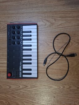 MIDI KLÁVESY - AKAI MPK mini - 7