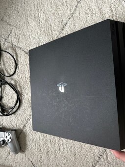 Herní konzole PlayStation 4 Pro - 7