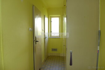 Prodej prostorného cihlového bytu 2+1 s komorou v Plzni na D - 7