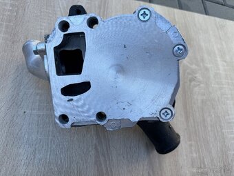 Volha Gaz 24, vodní pumpa, nová - 7