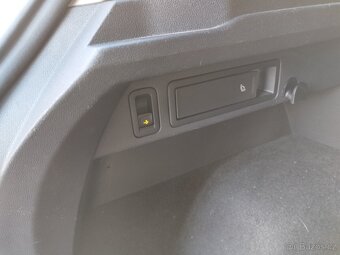 VW Tiguan 2.0 TDi DSG VYHŘ.SEDAČKY TAŽNÉ NAVI - 7