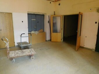 Pronájem prostoru o výměře 40 m2  v 1.PP haly - 7