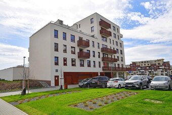 Pěkný nový byt 2+kk s balkonem k pronájmu ihned volný - 7