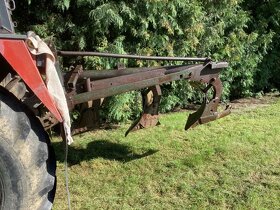Prodám nesený tříradličný pluh za traktor - 7
