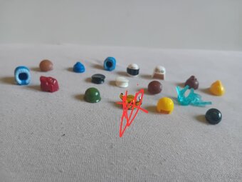 Lego mix, čepice, helmy, vlasy,... - 7