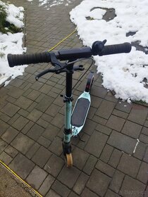Prodám dětskou koloběžku téměř nová minimálně jeta - 7