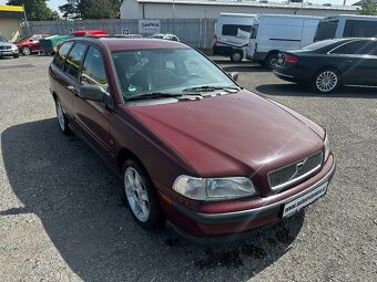VOLVO V40 1,7i NOVÁ STK - DOBRÝ STAV - 7