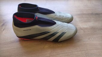 ZÁNOVNÍ kopačky Predator League Laceless Firm Ground - 7
