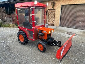 Traktor KUBOTA 4X4 + pluh - 7