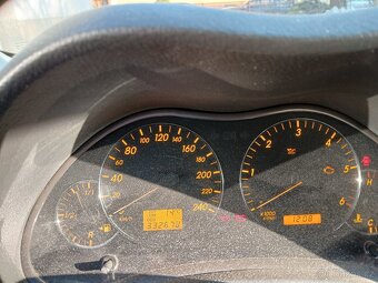 Toyota T25 Avensis - 7