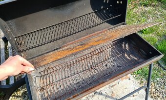 Sudový Gril na dřevěné uhlí REZERVACE - 7