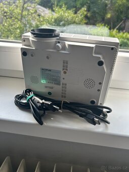 LED dataprojektor AKATUO – USB, LCD, Full HD - 7