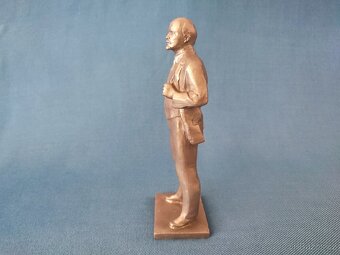 STAROŽITNÁ KOVOVÁ SOCHA V.I.LENINA. - 7