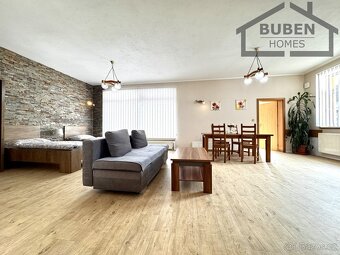 Penzion se skladem, dvougaráží, dětským hřištěm a parkovací - 7