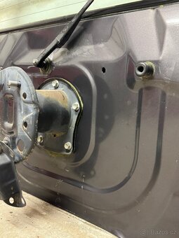 Suzuki Jimmy, zadní 5. (páté) dveře - 7
