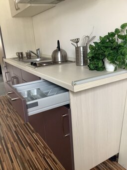 Moderní kuchyně ve fialovém odstínu MOLLY - 7