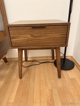 postel s nočními stoky - 7