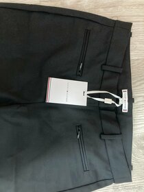 TOMMY HILFIGER - HERITAGE SLIM FIT PANTS - kalhoty - NOVÉ - 7