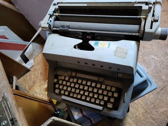 Prodám 3 mechanické psací stroje - 7