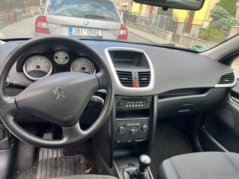 Peugeot 207 1,4 - 7