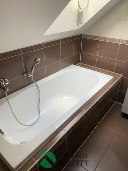 Pronájem zrekonst. podkrovního bytu 2+kk, cihla,55m2, Hřebeč - 7