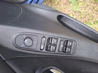 Prodám auto Seat Leon 1.6 16w (77kw) - rok 2004 - 7