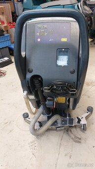 Podlahový mycí stroj Nilfisk BA 451 - 7