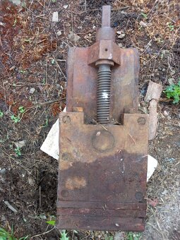 Prodám strojní svěrák - 7