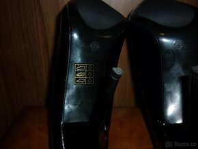 Černé lakované lodičky Juliet - 7