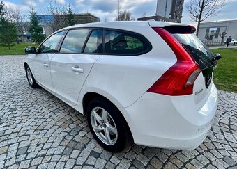 VOLVO V60 2.0D3 5VÁLCE AUTOMAT-NAVI-PDC-LED-SERVISKA - 7