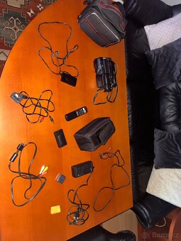 CANON UC 100, 8 mm Video Camcorder - 7