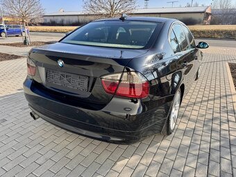 BMW e90 325i MANUÁL SPORTSITZE XENONY - 7