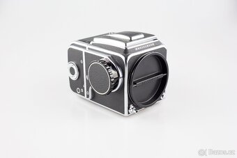 Hasselblad 500C/M chrome telo + WLF + kazeta 120 - 7