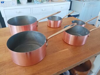 PĚKNÉ MĚDĚNÉ HRNCE K VAŘENÍ 5 KUSŮ - VINTAGE FRANCIE - 7