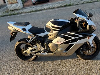 Honda CBR 1000RR 2004 - 7
