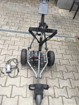 Elektrický vozík na golf Powakaddy - 7