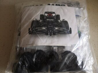 Stavebnice F1 Mercedes W14 - 7