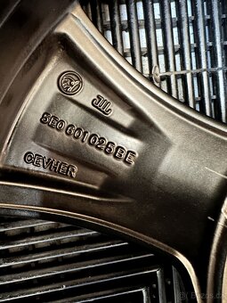 ZIMNÍ - Škoda Octavia IV originální ALU disky 5x112 R16 - 7
