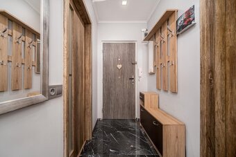 Pronájem nadstandardního a kompletně zařízeného bytu 2kk v c - 7